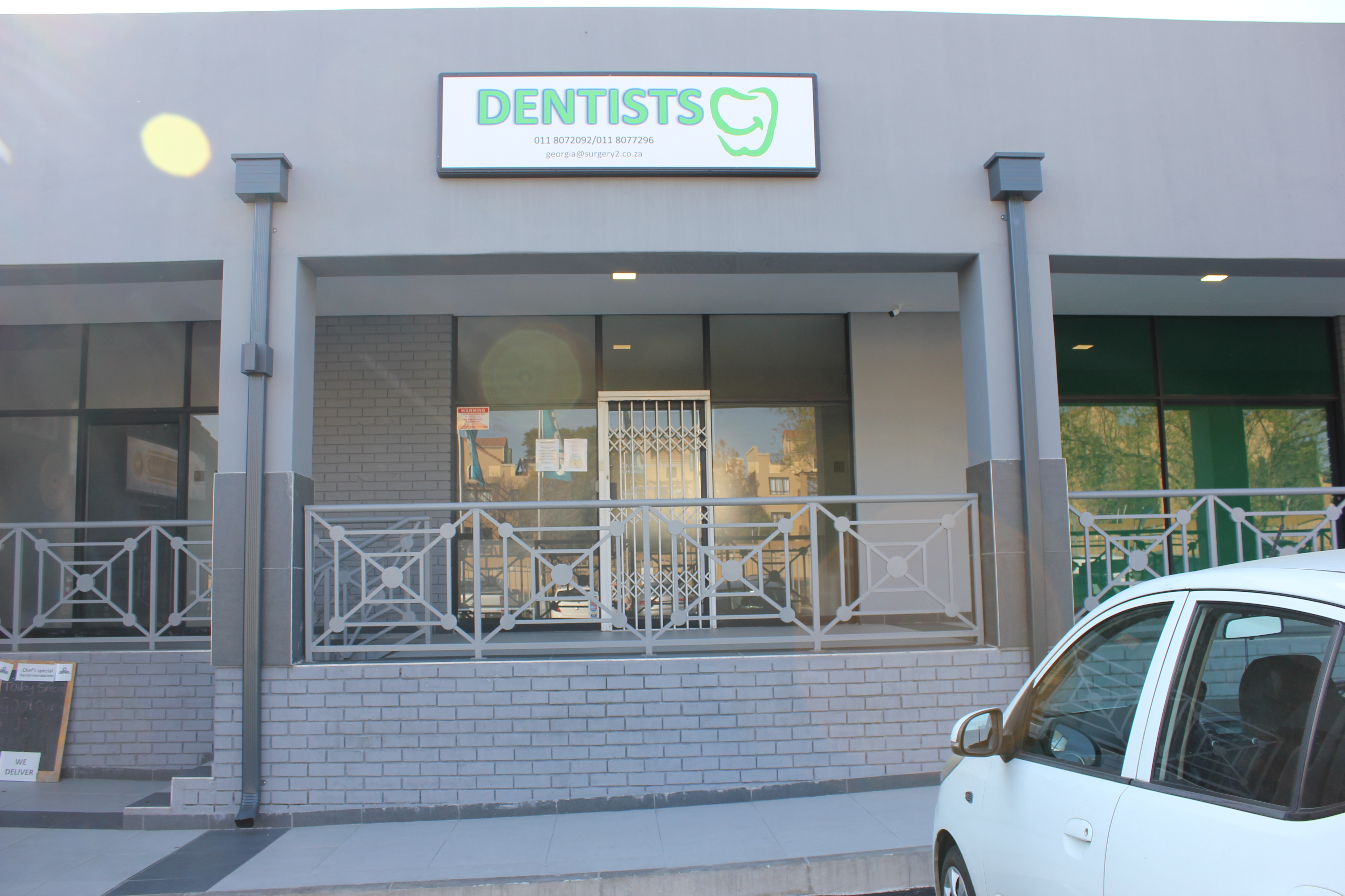 Dr Georgia: Dentist Store Front